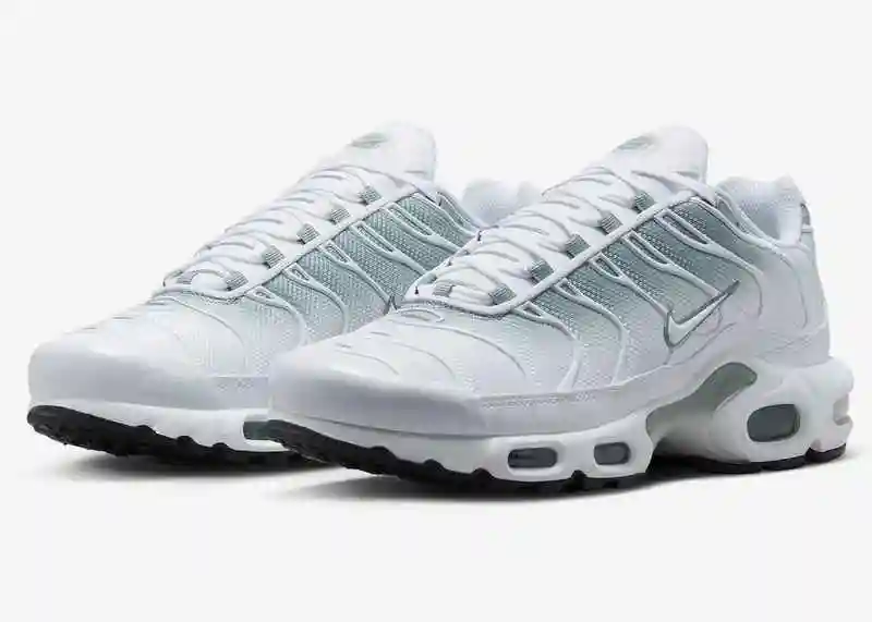 Nike-Air-Max-Plus-White-Mica-Green-DZ3670-100-Release-Date-4.webp
