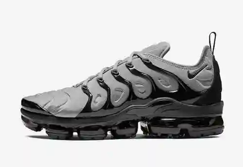 Nike Air VaporMax Plus Código: CK0900-001 9-47
