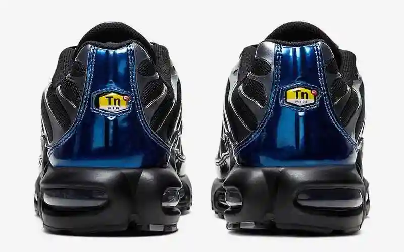 nike-air-max-plus-black-metallic-silver-cw2646-001-release-date-info-5.webp