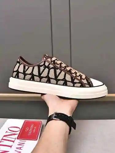 Valentino Pareja Código: 0911C30 Talla: Mujer 35-39 Hombre 38-44 (personalizado para 45)