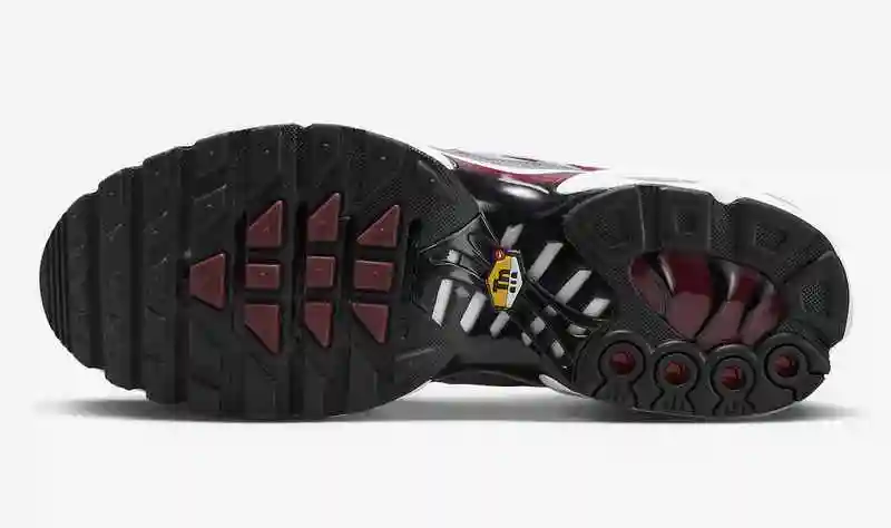 Nike-Air-Max-Plus-Red-Grey-White-DQ3983-600-Release-Date-1.webp