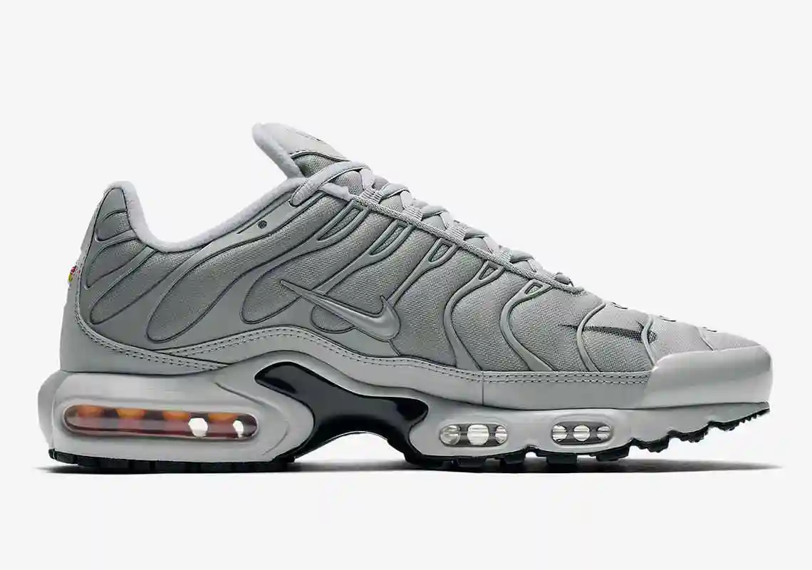 nike-air-max-plus-CU3454-002-3 (1).webp