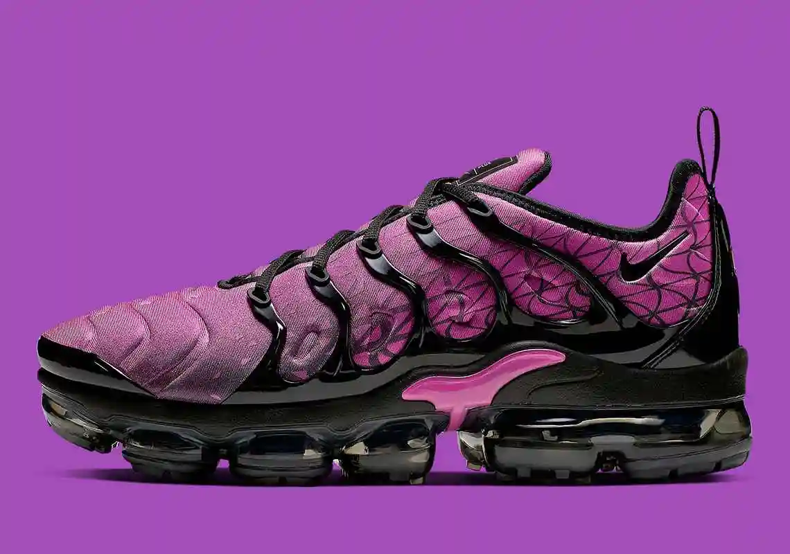 nike-vapormax-plus-924453_603-2.webp