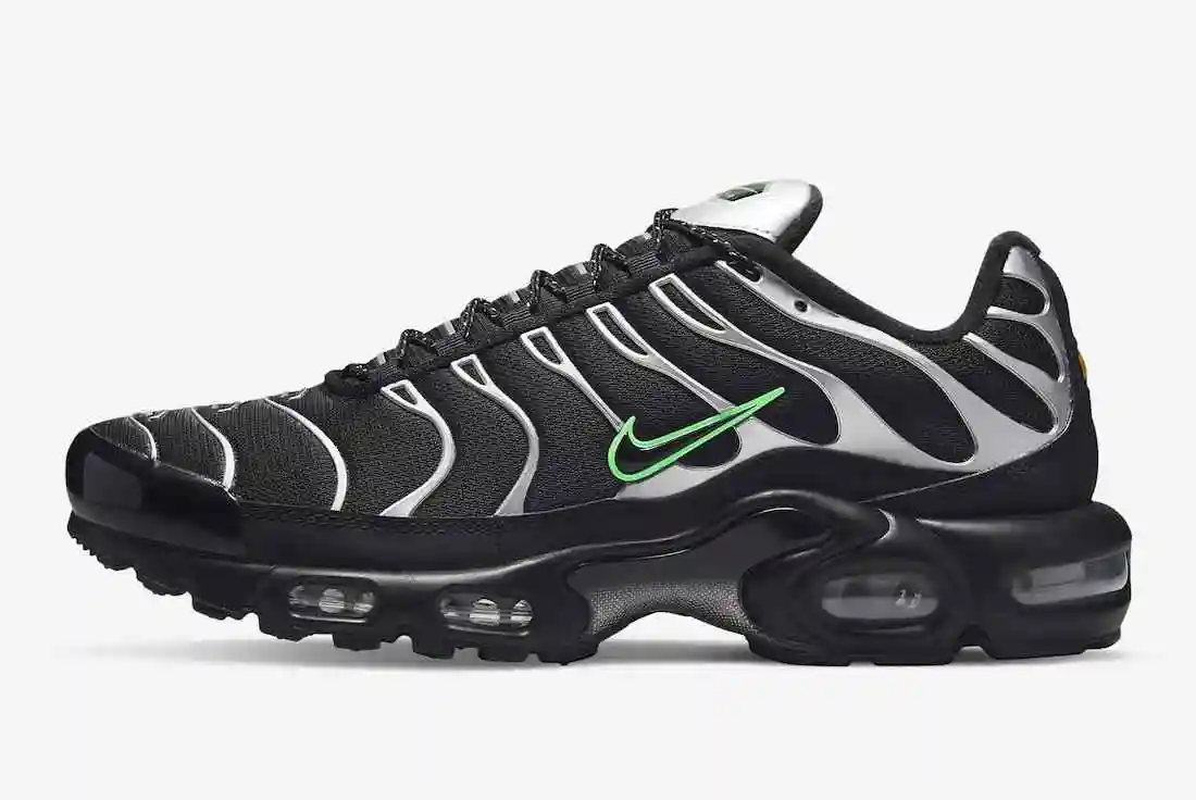 Nike-Air-Max-Plus-Black-Silver-DR0139-001-Release-Date.webp