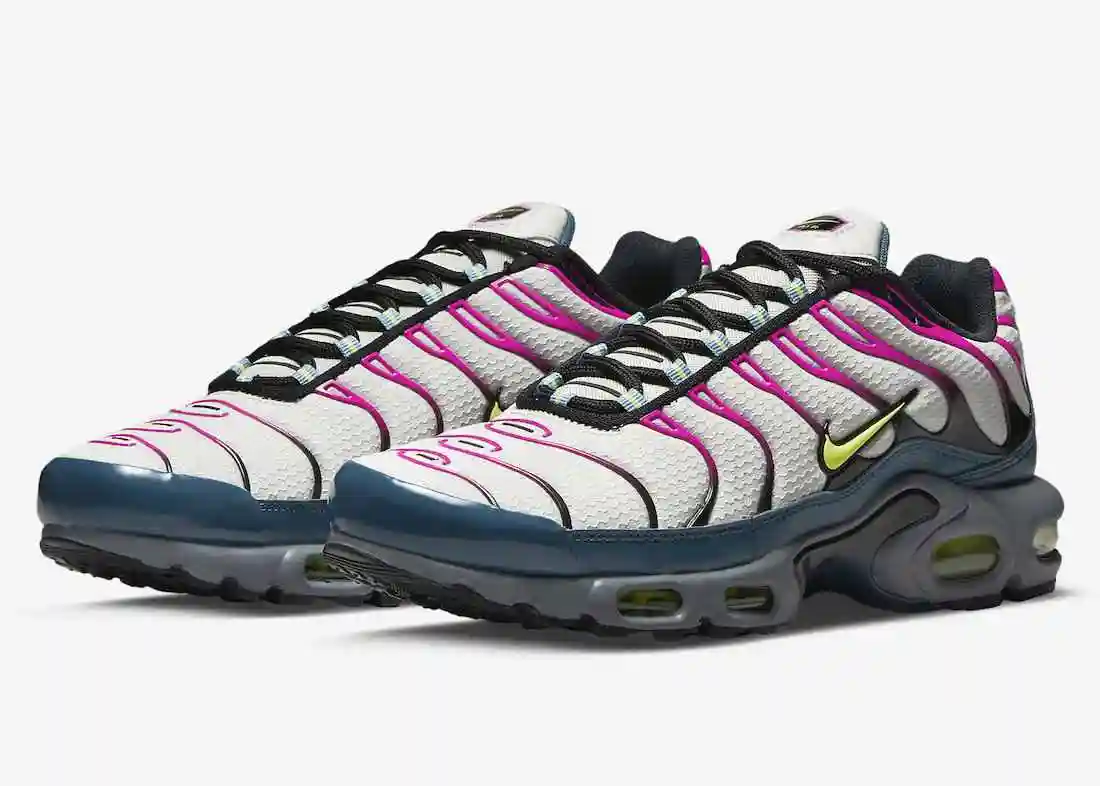 Nike-Air-Max-Plus-DH4776-002-Release-Date-4.webp