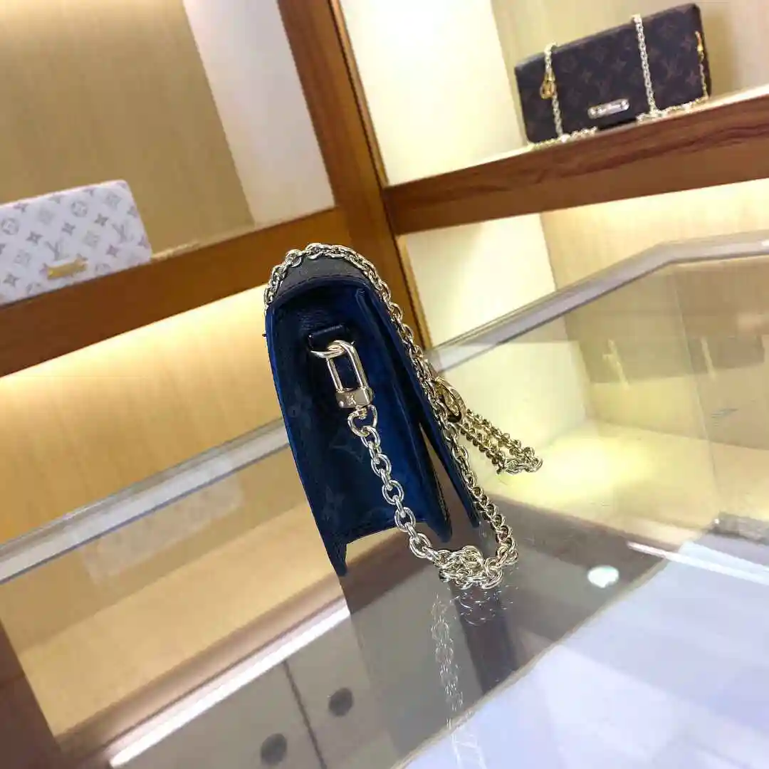 KK01950 (2).webp