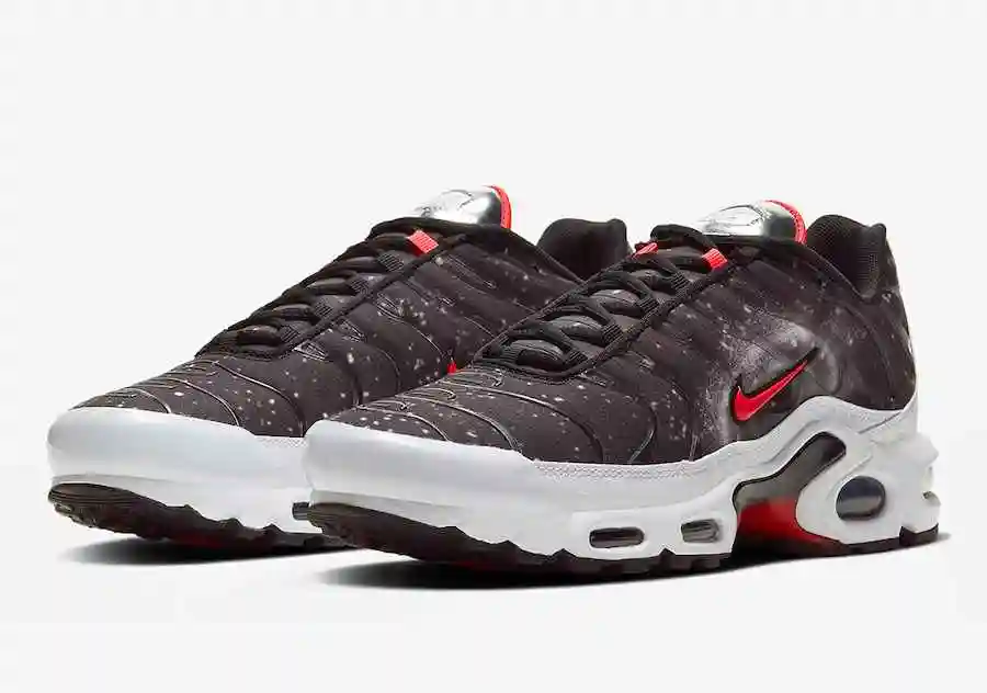 Nike-Air-Max-Plus-Supernova-Galaxy-CW6019-001-Release-Date (1).webp