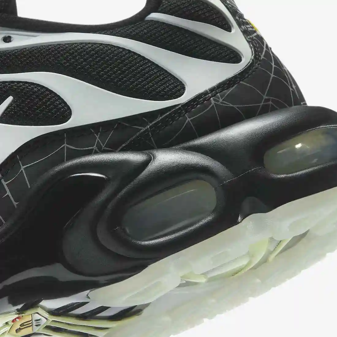 Nike-Air-Max-Plus-Halloween-Spider-Web-DD4004-001-Release-Date-6.webp