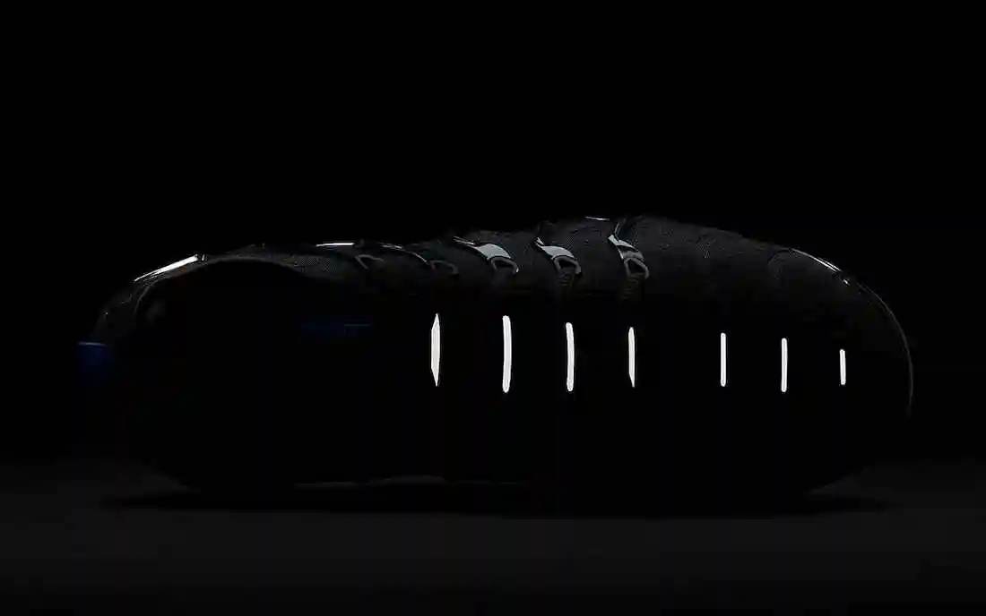 Nike-Air-VaporMax-Plus-Black-Royal-DH4300-001-Release-Date-5.webp