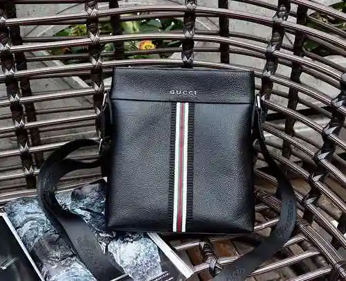 Bolsa de cartero exclusiva para hombres de GUCCI hecha de material de lona importado, bolsa de regal