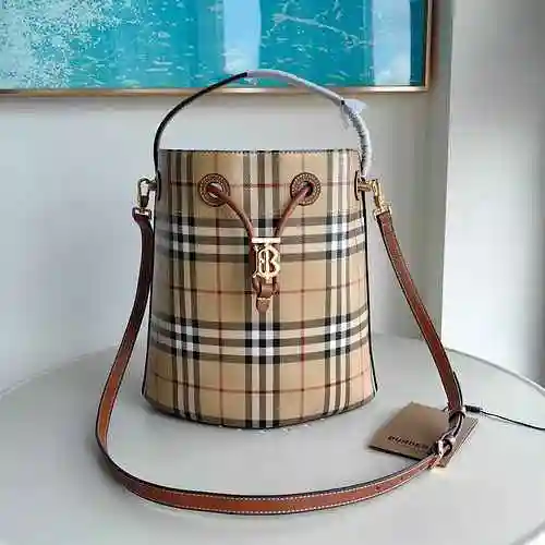 El bolso tipo cubo con cordón Bur Burberry está hecho de cuero original importado de primer nivel y 