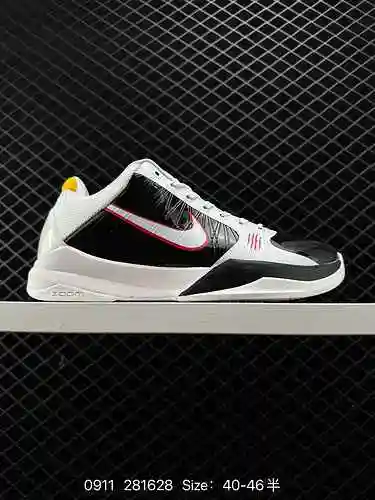 El calzado de baloncesto Nike Zoom Kobe V Protro para hombre cuenta con un sistema liviano de cuero 
