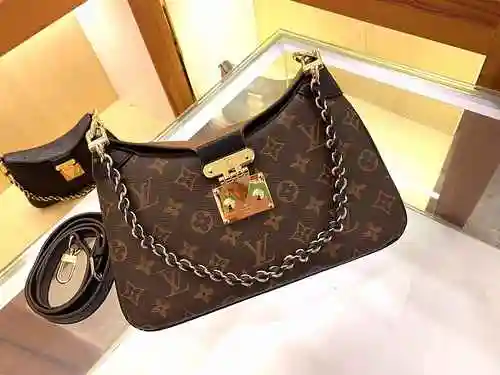 El bolso cruzado LV está hecho de material de lona importado, con una bolsa de regalo de entrega de 