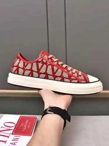 Valentino Pareja Código: 0911C30 Talla: Mujer 35-39 Hombre 38-44 (personalizado para 45)