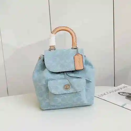 La mochila Kouchi está hecha de material de lona importado, con una bolsa de regalo de entrega de al