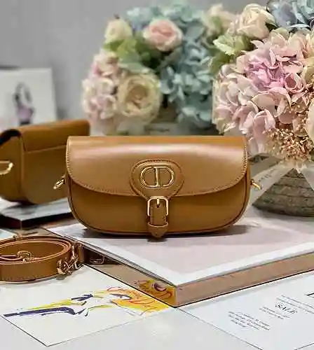 La bolsa para axilas DIOR está hecha de cuero original importado de primer nivel y una versión répli