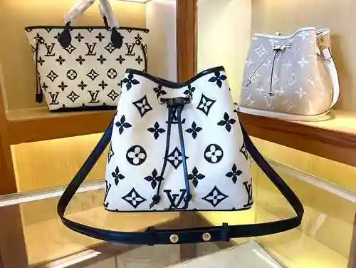 La bolsa tipo cubo está hecha de material de lona importado, con una bolsa de regalo de entrega de a