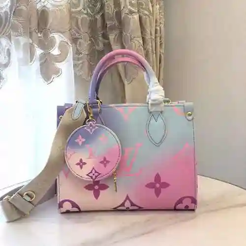 El bolso está hecho de material de lona importado, con una bolsa de regalo de entrega de alta calida