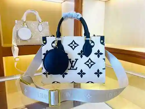 El bolso está hecho de material de lona importado, con una bolsa de regalo de entrega de alta calida