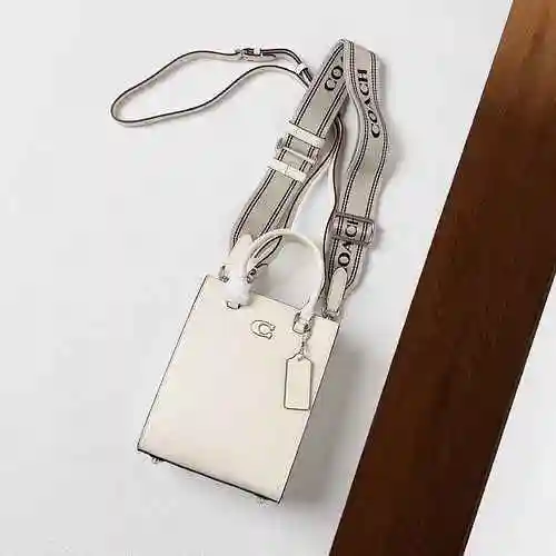 La bolsa Kouchi Qinpu está hecha de material de lona importado, con una bolsa de regalo de entrega d