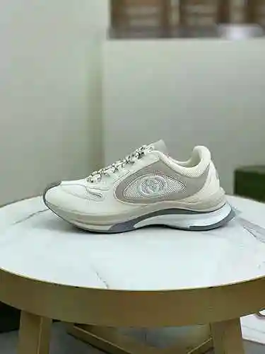 Código de pareja GUCCI: 0916D20 Talla: Mujer 35-40 Hombre 39-44 (38 45 se puede personalizar)