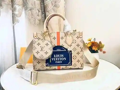 El bolso está hecho de material de lona importado, con una bolsa de regalo de entrega de alta calida