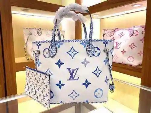 El bolso está hecho de material de lona importado, con una bolsa de regalo de entrega de alta calida