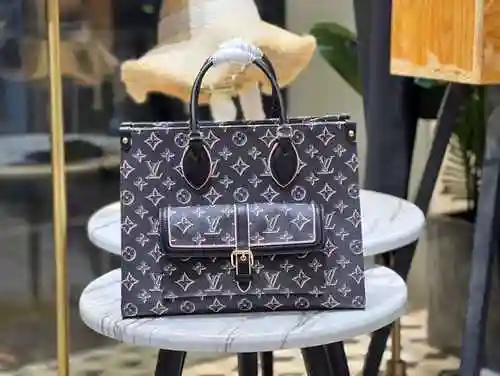 El bolso LV está hecho de cuero original importado de primer nivel y una versión réplica de alta gam