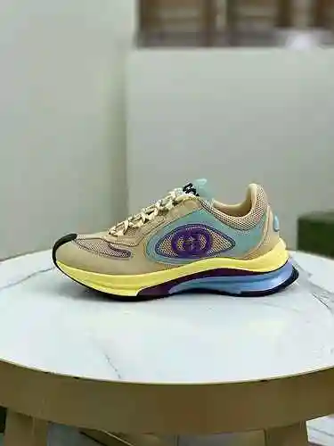 Código de pareja GUCCI: 0916D20 Talla: Mujer 35-40 Hombre 39-44 (38 45 se puede personalizar)