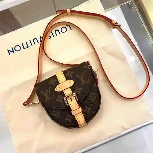 El bolso cruzado está hecho de material de lona importado, con una bolsa de regalo de entrega de alt