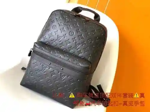 La mochila para hombre LV está hecha de cuero original importado de primera calidad con una bolsa de