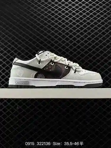 La zapatilla Nike Dunk Low Retro 8, una zapatilla vintage deconstruida con tiras, fue diseñada origi