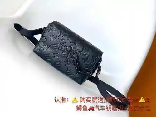 El bolso cruzado exclusivo para hombre de LV está hecho de cuero original importado de primera calid
