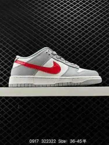 La colección de zapatos de críquet Nike SB Zoom Dunk Low es una zapatilla casual clásica y versátil 