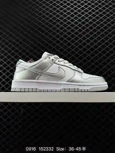 La colección de zapatos de críquet Nike SB Zoom Dunk Low es una zapatilla casual clásica y versátil 