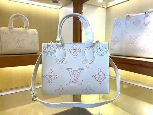 El bolso está hecho de material de lona importado, con una bolsa de regalo de entrega de alta calida