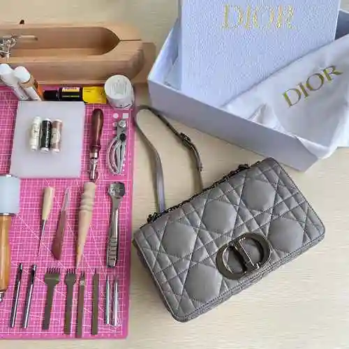El bolso de cadena DIOR adopta cuero original importado de alto nivel y una versión réplica de alta 