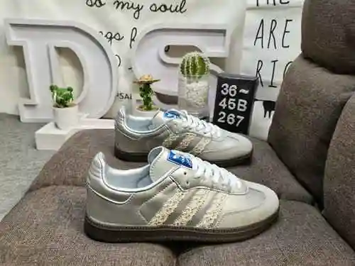 267DWales Bonner X Adidas Samba co branded retro sneakers feature a simple color scheme paired with 