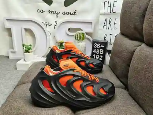 192Dadidas origins adiFOM Q" Black Carbon" The men and women's adiFOM Q classic sh