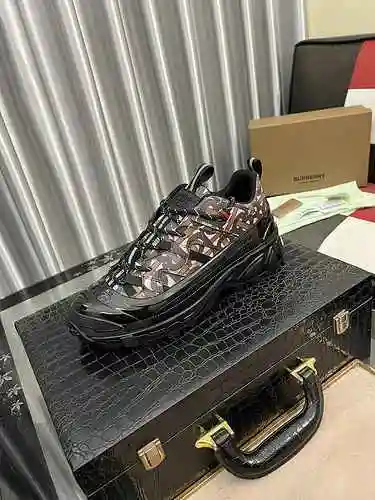 Zapato Burberry Hombre Código: 0918C40 Talla: 39-44
