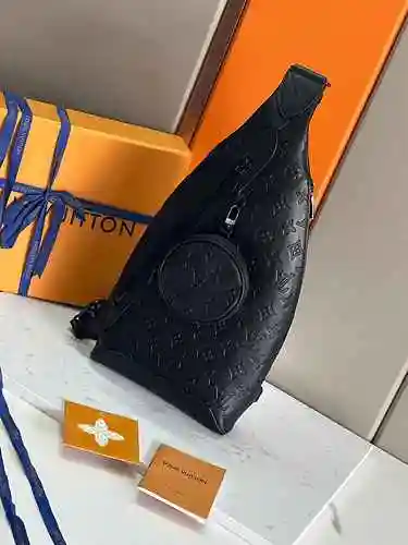 El bolso de pecho exclusivo para hombre de LV está hecho de cuero original importado de primera cali