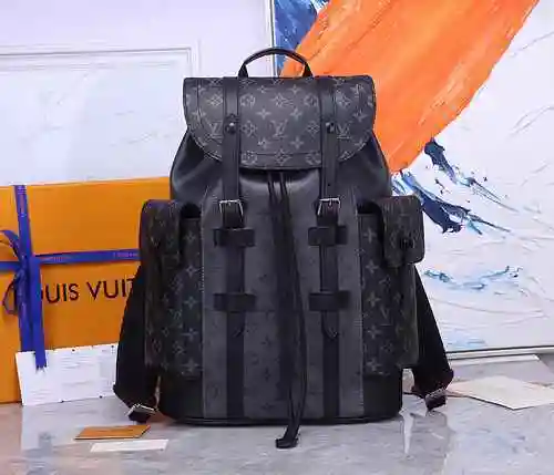 La mochila para hombre LV está hecha de cuero original importado de primera calidad con una bolsa de