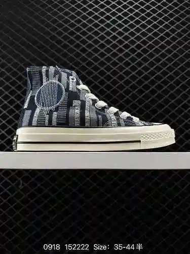 La parte superior de mezclilla Converse Chuck 97s está hecha de tela de mezclilla, que es cómoda, tr