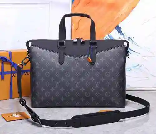 El maletín especial para hombre LV está hecho de cuero original importado de primer nivel, con una b