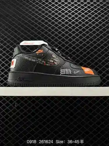 2 auténticas zapatillas informales, versátiles y de caña baja Nike Air Force Low Air Force One. El r
