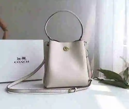 La bolsa tipo cubo CH Kouchi está hecha de material de lona importado y es una bolsa de regalo de en