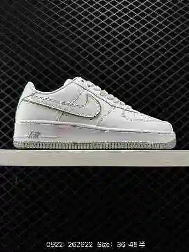 Las zapatillas retro Nike Air Force '7 Air Force One muestran un capítulo legendario con su fuerza. 