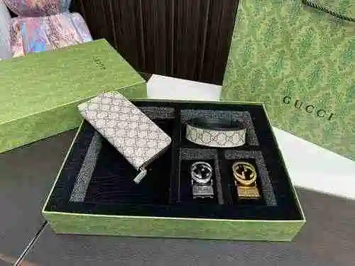 La caja de regalo está hecha de material de lona importado, con una bolsa de regalo de entrega de al