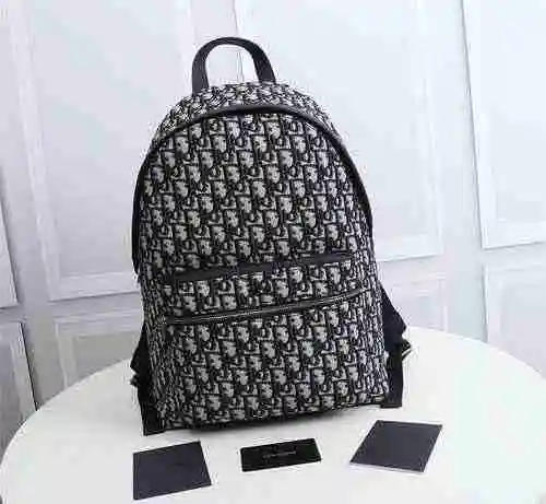 La mochila para hombre está hecha de lona original importada de primer nivel y una réplica de alta g