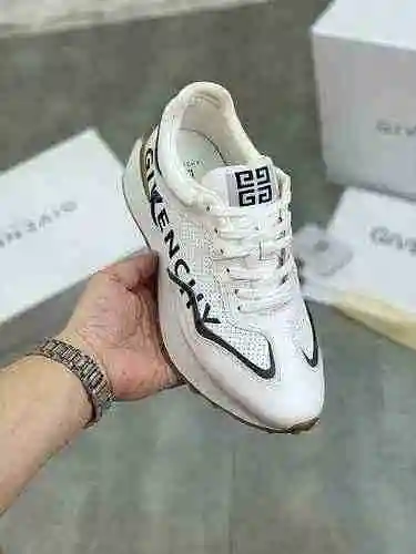 Zapato de hombre Givenchy Código: 0924C20 Talla: 38-44 (45 se puede personalizar)